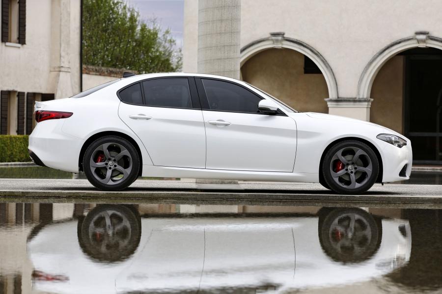  Alfa Romeo Giulia 2016 года  (WW) (фото 19 из 42)